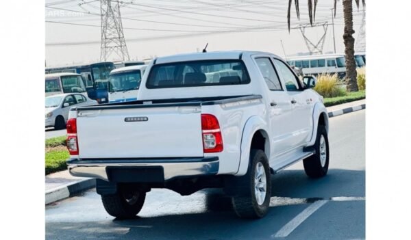 Toyota Hilux SR5 Manual Gear - Image 2