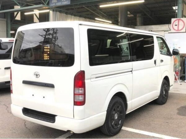 Toyota Hiace  KDH200 - Image 4